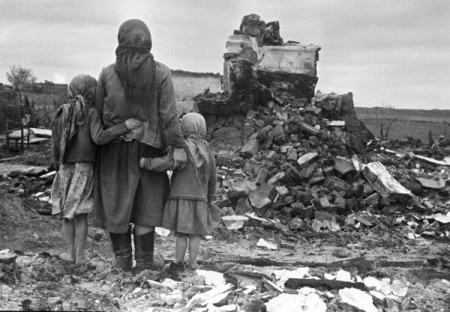 Σεπτέμβριος 1943, ερείπια σπιτού/ πηγή: RIA Novosti
