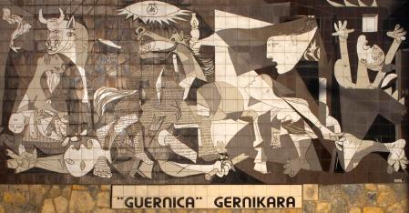 Π. Πικάσσο, Γκερνίκα/ αντίγραφο από πλακίδια στην ομώνυμη πόλη/ πηγή: Wikipedia, χρήστης Papamanila